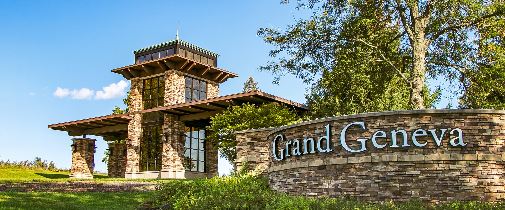 front entrance image of Grand Geneva resort and spa in Lake Geneva Wisconsin, the location of the 2024 Tee Up Fore the Cure golf event which donates funds to research for Type 1 Diabetes
